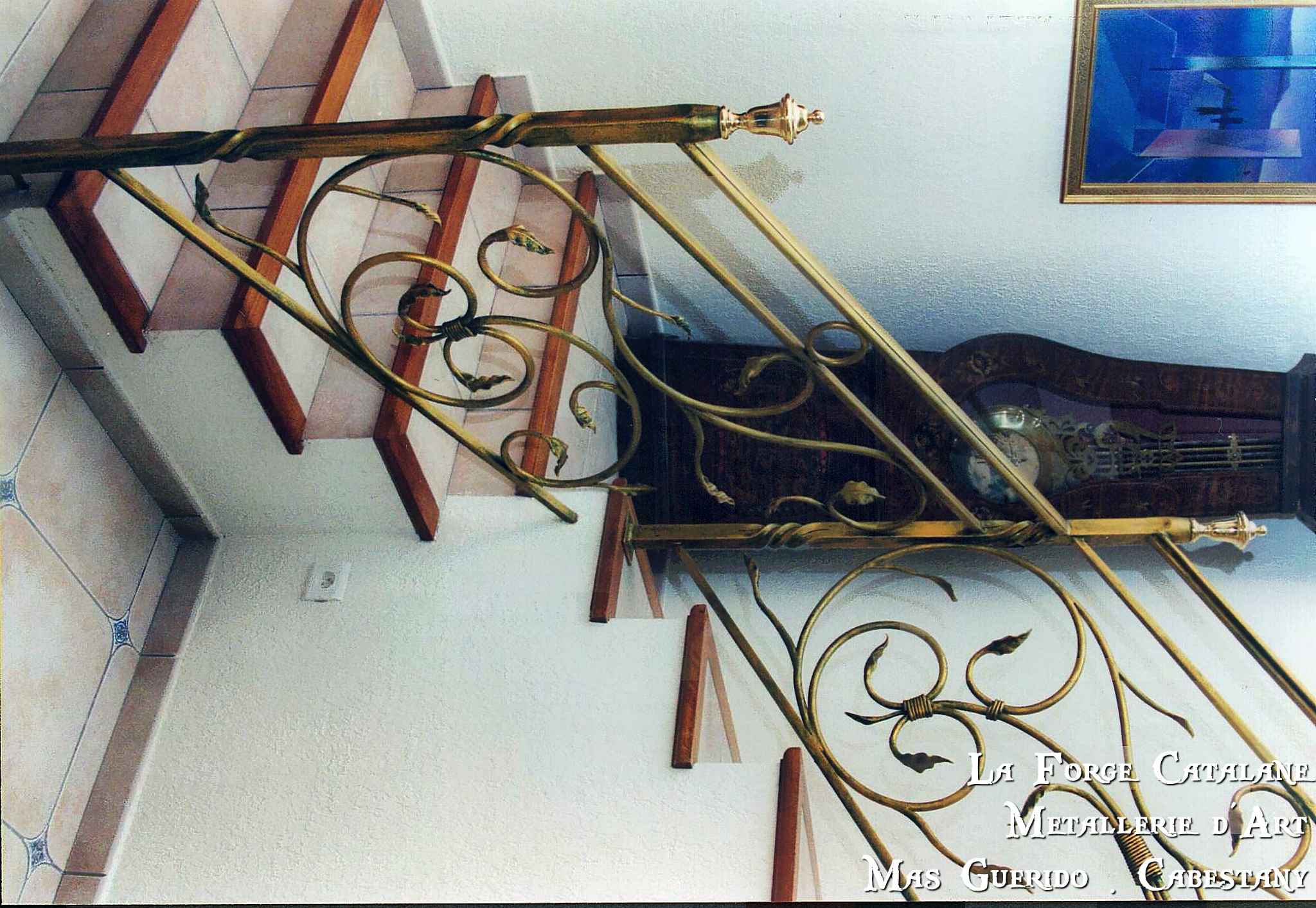 poteau avec boule rampant ouvrage vegetal  forge a chaud forge catalane.jpg